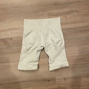 Lazuli Label XS Sculp Seamless Shorts - Cream